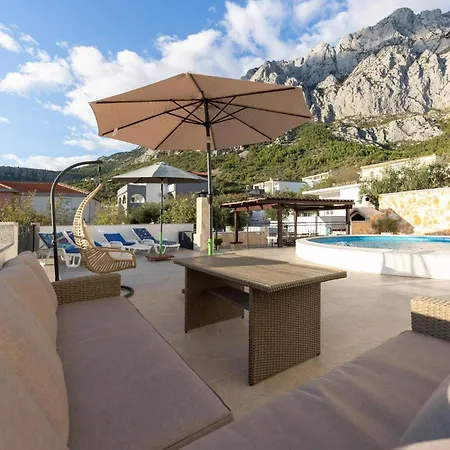 Lovely In Tatil Evi Makarska